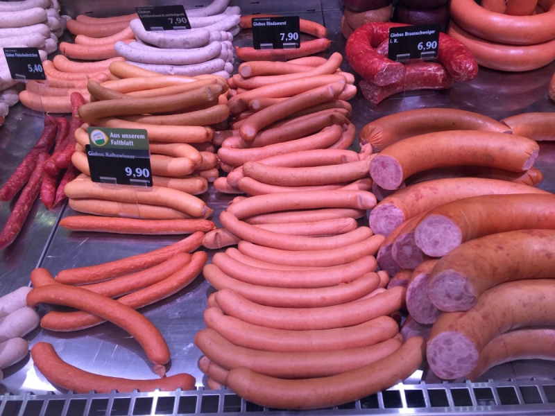 charcuterie-ROQUESTERON-min_sausages_meat_butchery-1069321